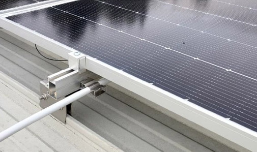 Incremento de paneles solares en cubiertas industriales: El desafío de la seguridad contra incendios