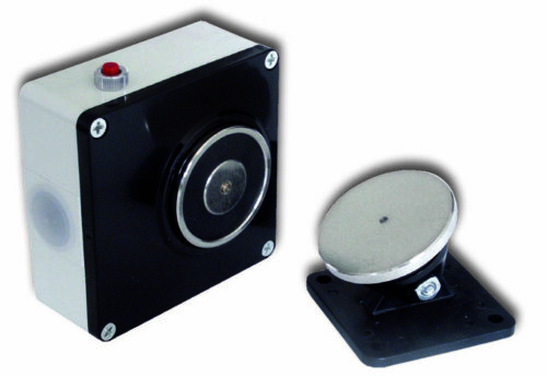 Retenedor para puertas cortafuegos con selector